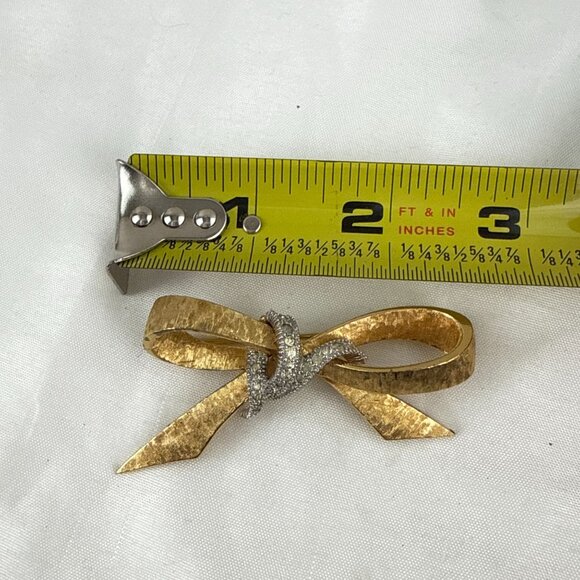 Vintage Gold Bow Brooch with Rhinestones Textured Metal Ribbon Pin - Picture 4 of 10